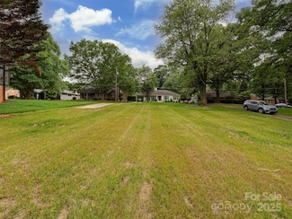 4045 Rutherford Dr, Charlotte, NC 28210