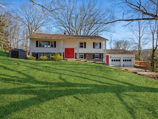 1618 Morningview Dr, Yorktown Heights, NY 10598