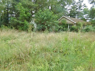 129 Middle School Ln, Peterstown, WV 24963