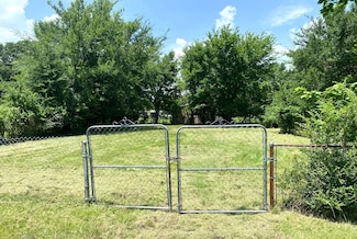 909 Redoak Dr, West Tawakoni, TX 75474