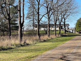 75512 County Road 665, Lawton, MI 49065