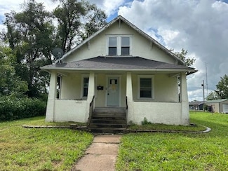 323 N 3rd St, Seymour, IA 52590