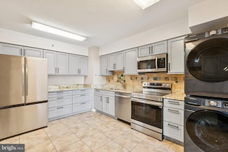 3709 S George Mason Dr Unit 1105, Baileys Crossroads, VA 22041