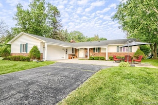 1038 Cora Dr, Flint, MI 48532