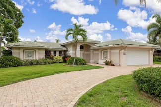 1800 Tanglewood Dr NE, St. Petersburg, FL 33702