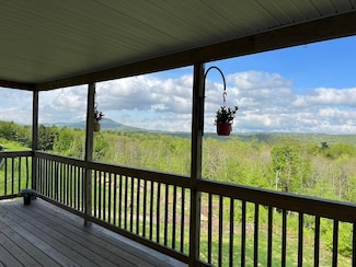 911 Valley Rd, Washington, NH 03280