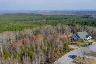 1055 Apollo Dr, Soddy Daisy, TN 37379