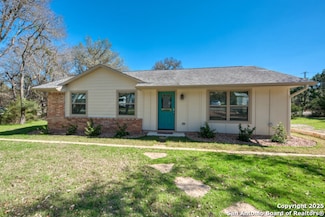 1482 Eastview Dr, Canyon Lake, TX 78133
