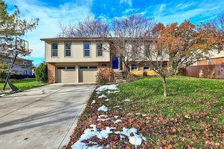 4191 Fox Hollow Dr, Blue Ash, OH 45241