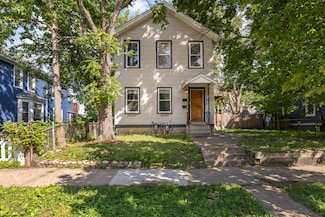 32 Douglas St, Saint Paul, MN 55102