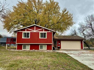 311 26th Ave S, Clear Lake, IA 50428
