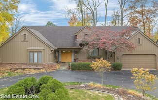 3075 Bloomfield Park Dr, West Bloomfield, MI 48323