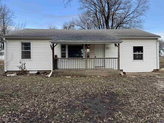 806 W 2nd St, Holton, KS 66436