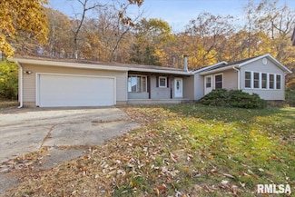 678 Banta Rd, Lowpoint, IL 61545