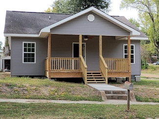 208 N 1st St, Leesville, LA 71446
