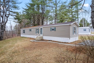 31 Monarch Dr, Augusta, ME 04330