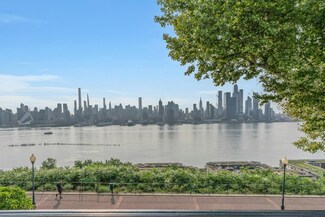 19 Hamilton Ave, Weehawken, NJ 07086