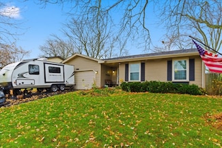 2105 Sprucewood Ln, Lindenhurst, IL 60046