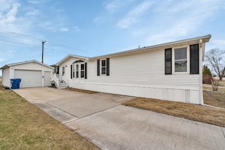 12 Drake Ln, Beecher, IL 60401
