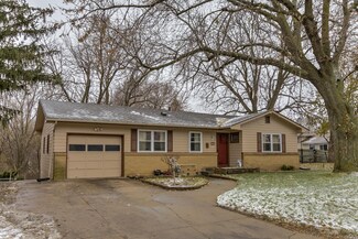 15 Crestwood Dr, Council Bluffs, IA 51503