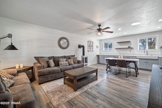 3570 Buckskin Rd, Overgaard, AZ 85933