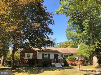 21 Lake Dr, Lambertville, NJ 08530