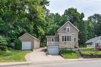 657 Kane St, Dubuque, IA 52001