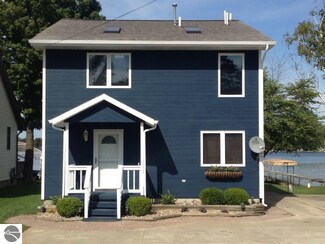 5396 Lake Shore Dr, Weidman, MI 48893
