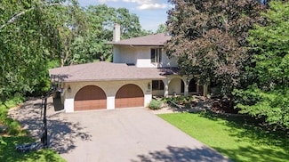 15612 Willowood Dr, Minnetonka, MN 55345