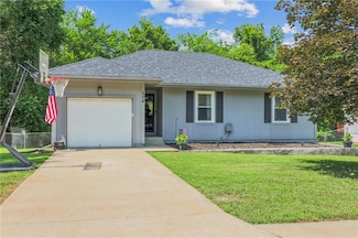 504 SE 21st St, Oak Grove, MO 64075