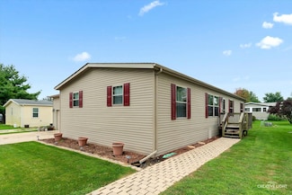 13 Hickory Ln, Sandwich, IL 60548