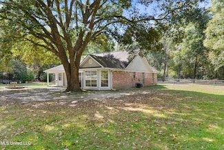 22817 Alamosa Dr, Moss Point, MS 39562