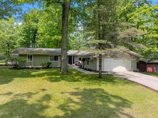 12593 Fern Place, Charlevoix, MI 49720