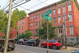 69.5 Wayne St Unit Garden, Jc, Downtown, NJ 07302