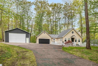 2779 W Higgins Lake Dr, Roscommon, MI 48653