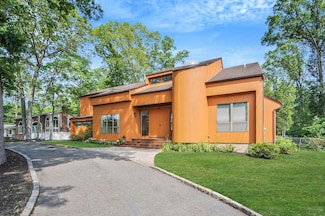 318 Sheep Pasture Rd, East Setauket, NY 11733