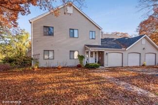 2025 Hawthorne Ln, Chesterton, IN 46304