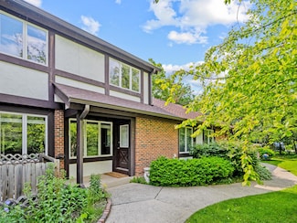 1068 Shermer Rd Unit DE, Glenview, IL 60025