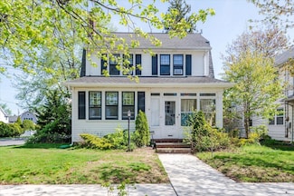 165 Raymond St, Rockville Centre, NY 11570