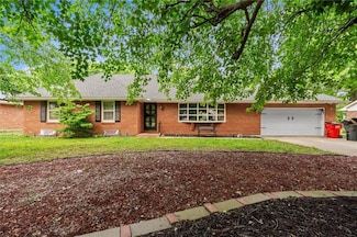 1912 Sleepy Hollow Dr, Lexington, MO 64067