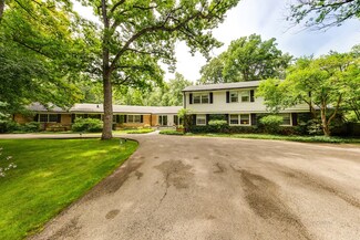 10 N Mayflower Rd, Lake Forest, IL 60045