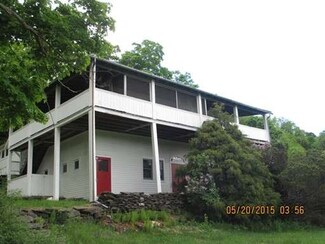 16 Ledge Rd, Heath, MA 01346