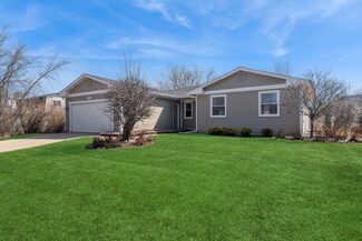4453 Mumford Dr, Hoffman Estates, IL 60192