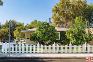 5131 Don Pio Dr, Woodland Hills, CA 91364