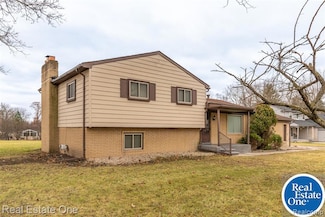 29489 Geraldine Rd, Farmington Hills, MI 48336