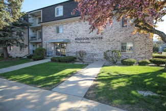 237 Madison St Unit 67, Waukesha, WI 53188