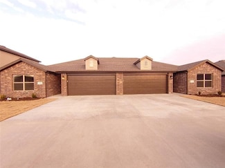 512 Vee St, Centerton, AR 72719