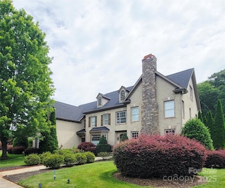 708 Ridge Lake Dr, Matthews, NC 28104