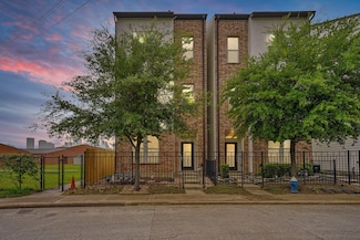 703 Schwartz St, Houston, TX 77020
