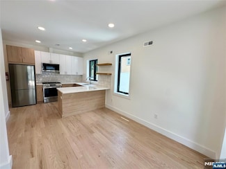 13 New St, Montclair, NJ 07042
